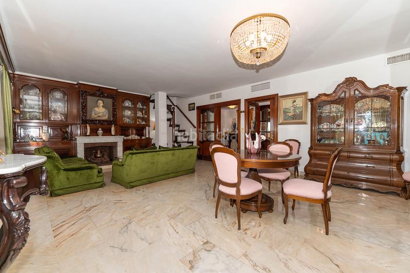 Foto ca3cc860-7e32-48f9-a91f-4e137416b023. Attique avec cheminée parking dans Limonar Málaga