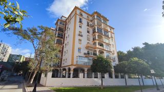 Pis  Calle hermanos galan casero. Amplio piso de 3 dormitorios con gran terraza acristalada en los