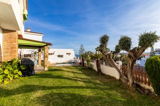 Chalet  Calle nogal. Villa independiente con vistas al mar a 400 m de la playa – torr
