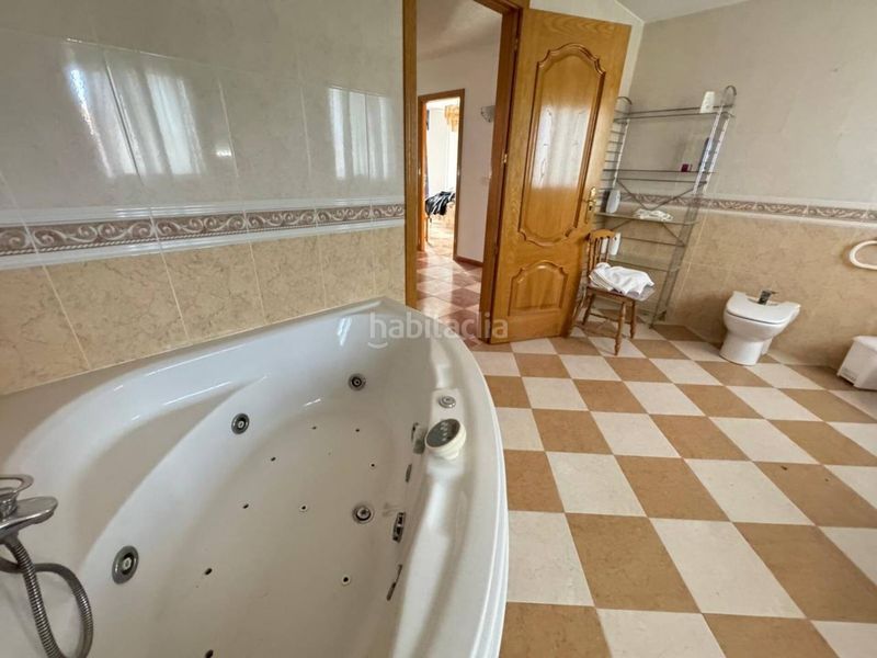 Foto e46d0a46-5a41-44a0-a51d-b5b2030736b5. Casa amb calefacció aparcament piscina a Meco pueblo Meco