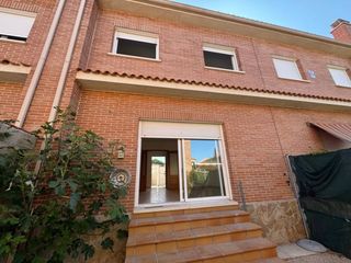 Maison jumelée à Valdeavero. Se vende chalet adosado en valdeavero