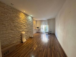 Pis  Calle soledad. Se vende duplex de dos dormitorios, céntrico en camarma