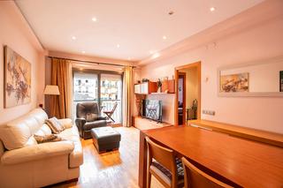 Appartement à Dreta de l´Eixample. Ref.- 102068- barcelona-eixample dret.- 4 dormitoris, llum natur