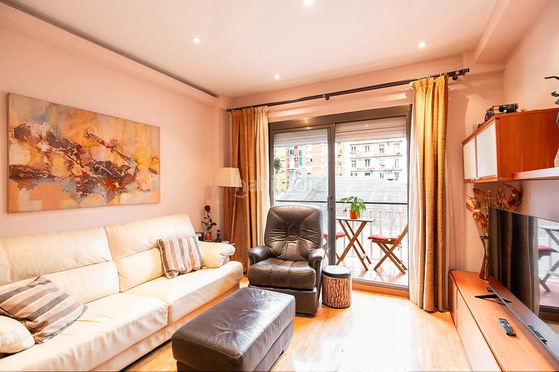 Foto f8786f17-4473-4e5e-ad4e-190721a2a857. Piso ref.- 102068- -eixample dret.- 4 dormitoris, llum natural en Barcelona