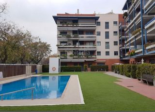 Duplex  Avinguda de la llosa. Dúplex con 4 habitaciones con ascensor y aire acondicionado