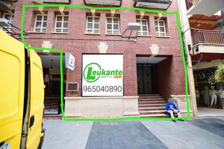Business premise in Carrer de tomàs ortuño 86