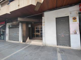 Local Comercial a Avinguda de la república argentina 110. Amplio local con sótano en gandia