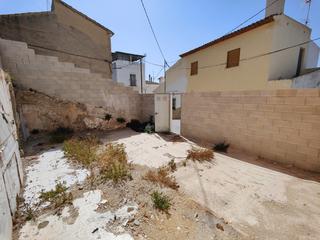 Aparcament cotxe a Carrer saurí 40