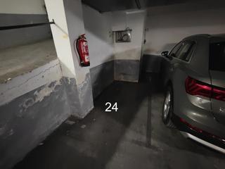 Motorradparkplatz in Carrer de santa anna 4
