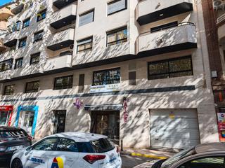 Aparcament cotxe a Passeig de gregori maians 3