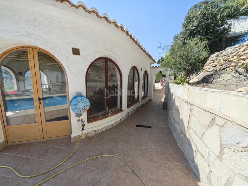 Foto d3ad8716-f2d3-4a42-8170-c96cd62c9f71. Xalet amb xemeneia calefacció aparcament piscina a Calp