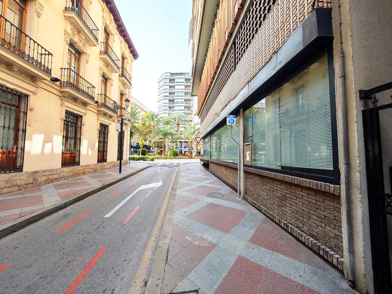 Foto 4799a859-fbcb-4c3f-ad03-b8e74043b5d5. Local comercial en avenida del doctor gadea 12 en Alicante