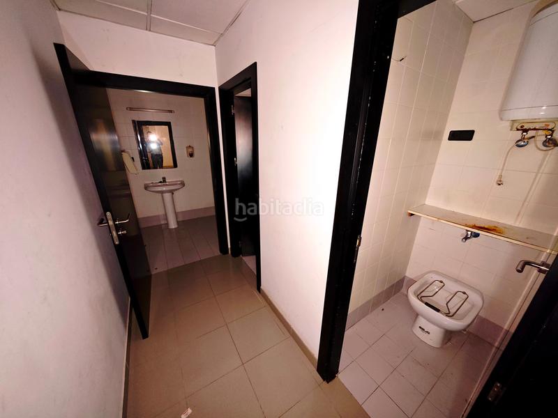 Foto 5176a29d-fc35-49a8-b188-89f87b3e8848. Local comercial en avenida del doctor gadea 12 en Alicante