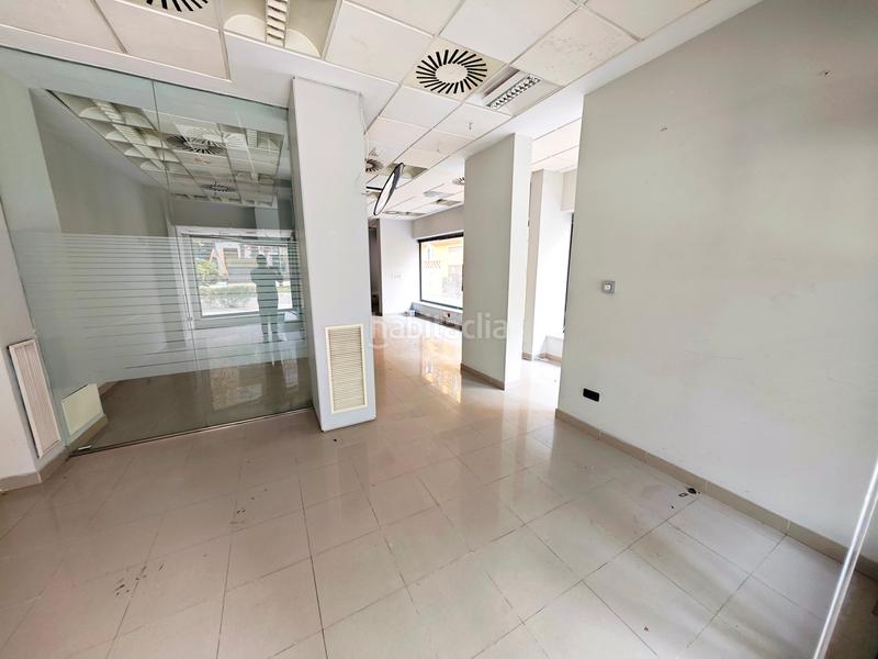 Foto 5eea2a8a-071c-4de8-9f1e-cba74365eaa1. Local commercial dans avenida del doctor gadea 12 dans Alicante