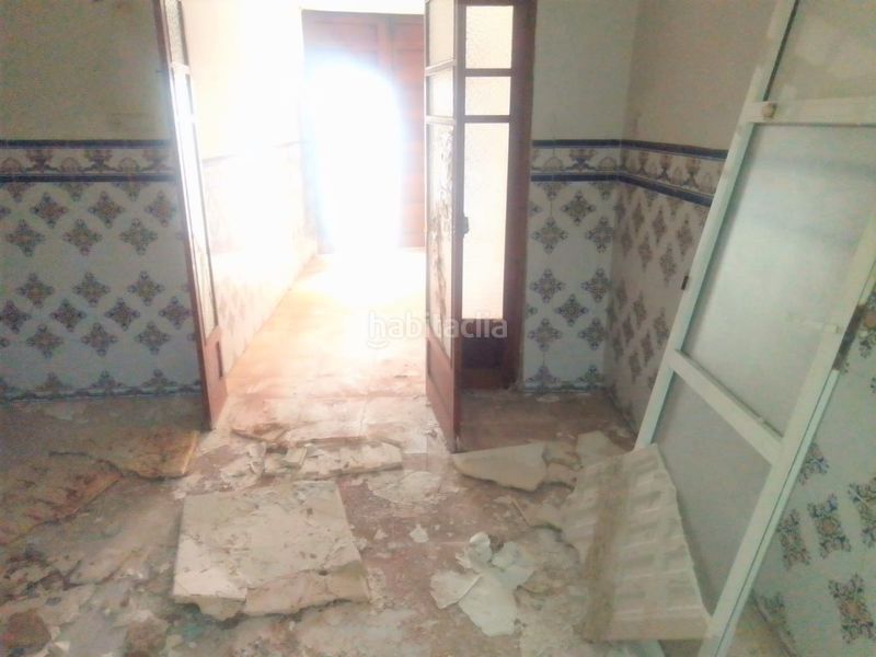 Foto 34bbd91c-2b59-48a9-b30d-bcea3a80fcd9. Casa adosada en calle virgen soledad 10 en Olleria (l´)