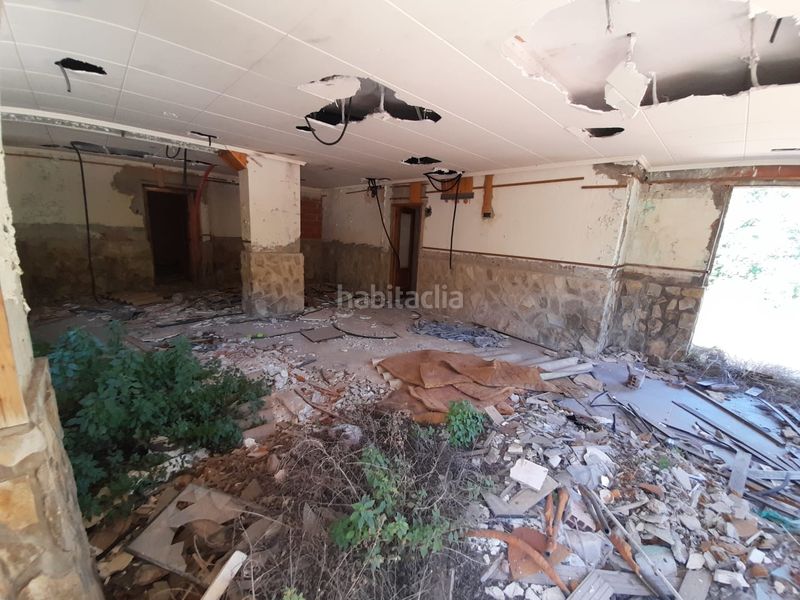 Foto 43b2b8cb-2f44-41e8-b958-6c46d709ba2c. Edifici a plaça poligono 7 393a a Serra
