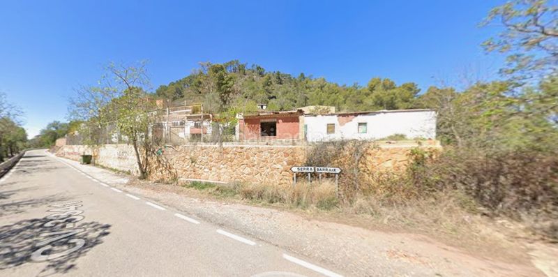 Foto 5c75ca4e-a822-4411-a039-a254d1c178fc. Edifici a plaça poligono 7 393a a Serra