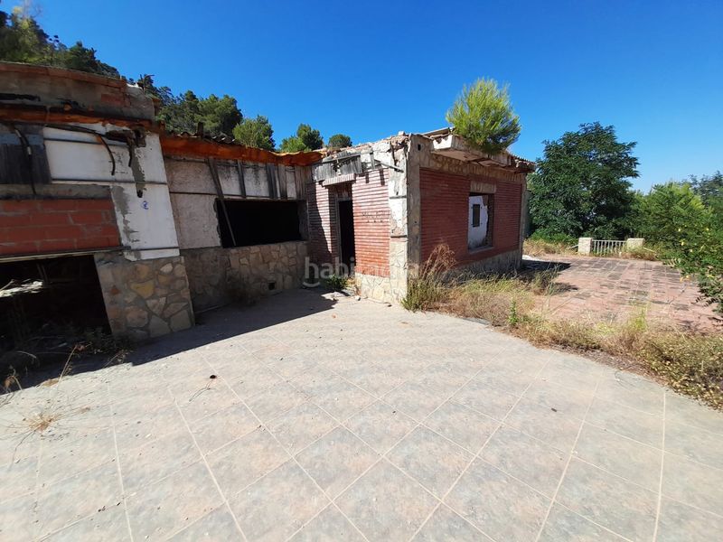 Foto b945813d-3af8-4994-a9e7-41e944712987. Edifici a plaça poligono 7 393a a Serra