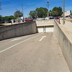 Car parking in Avinguda joan calot 12