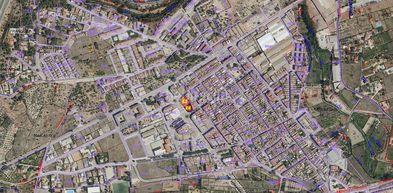 Foto 05d3735b-7c1b-4bf1-934e-f4952fdc68b6. Edifici a avinguda 9 d'octubre 16 a Alcúdia de Crespins (l´)