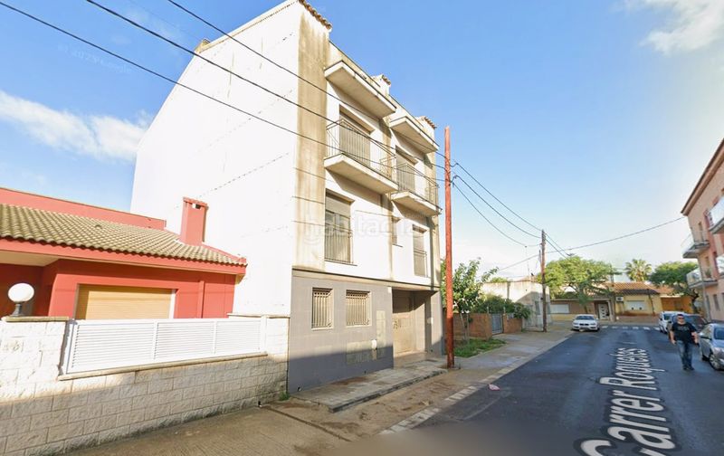 Foto f93dab0f-4a89-4f17-8d9d-36bd099545d2. Edifici a carrer roquetes 17c a Deltebre