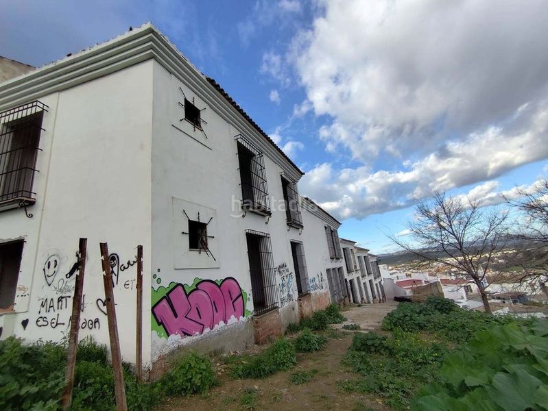 Foto b66d49f0-8a13-4908-997a-0f9e851d2f3f. Edificio en calle maimónides 12 en Almodóvar del Río