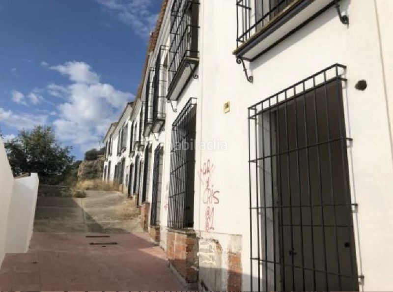 Foto c068a037-cfb0-40f8-ae58-bf5ab5ee4e28. Edifici a calle maimónides 12 a Almodóvar del Río