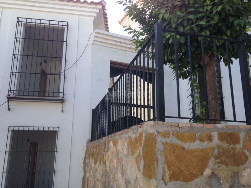 Foto c8a72cf1-6871-4f78-bbbf-07b45dd5339e. Edifici a calle maimónides 12 a Almodóvar del Río