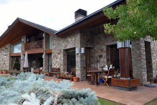 Chalet in Montferrer i Castellb. Chalet con 4 habitaciones amueblado con parking