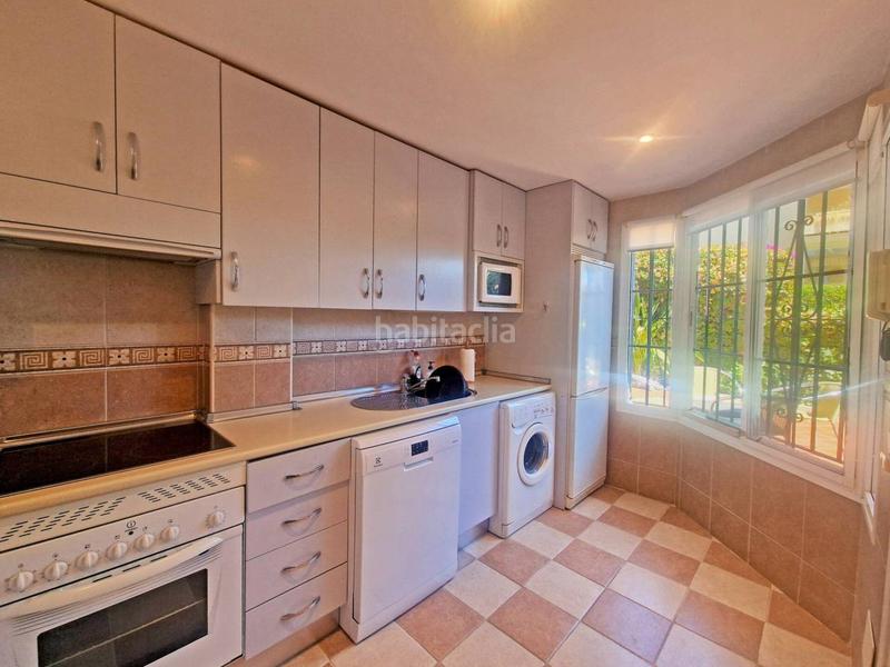 Foto 4a5c9960-4f38-4b60-9b9b-ea879f19a1c7. Casa bifamiliare con parcheggio piscina in Cabopino - Artola Marbella