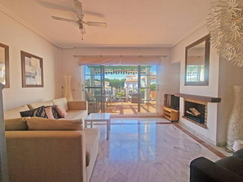 Foto 50e64595-9b3a-47c3-aec9-a619b11a77fb. Casa bifamiliare con parcheggio piscina in Cabopino - Artola Marbella