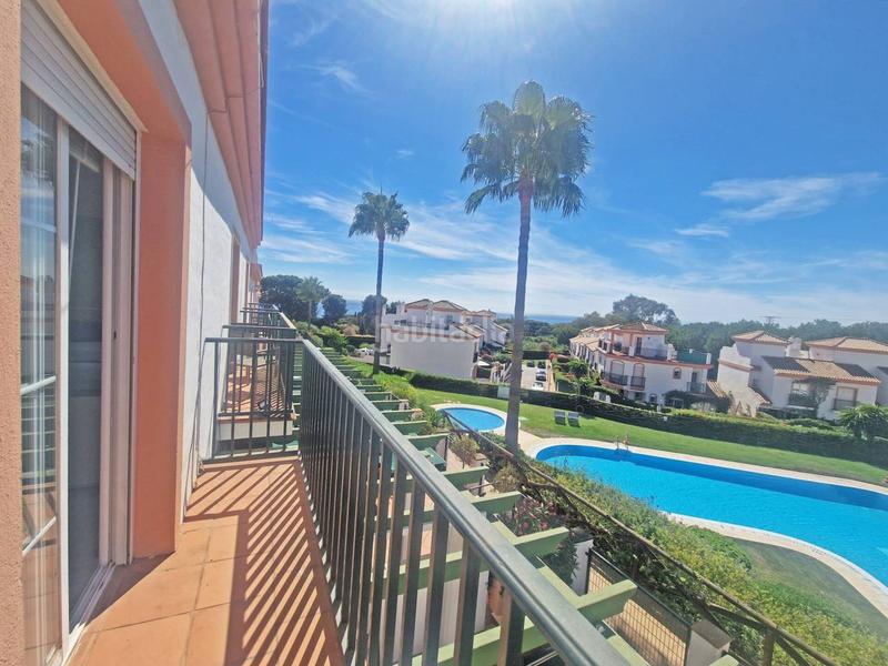 Foto 6000b073-ae33-47d5-b037-f151d02b37a9. Casa bifamiliare con parcheggio piscina in Cabopino - Artola Marbella