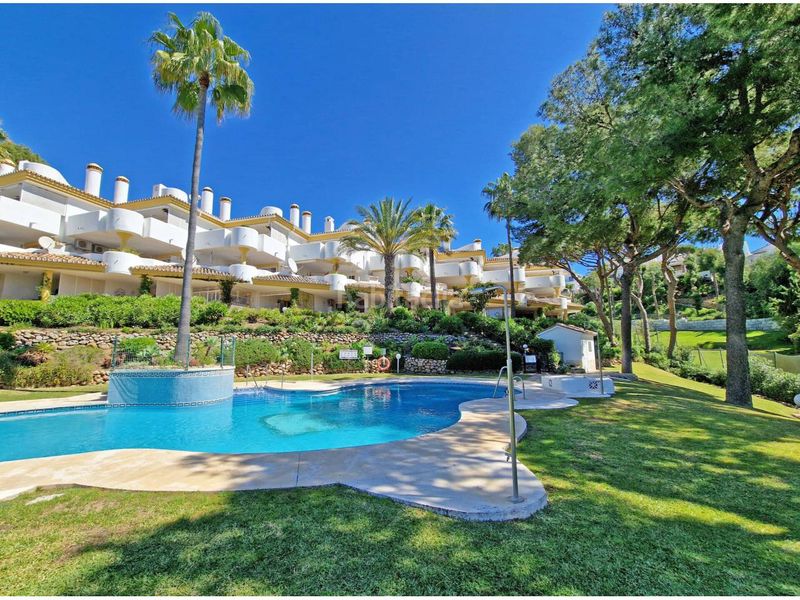 Foto 45b501c2-ddde-4d44-ac4e-49ffcc15fe86. Pis amb aparcament piscina a Calahonda Mijas