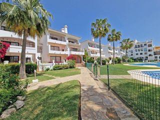 Pis  Calle zafra de jarales. Piso en venta en calahonda