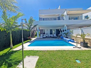 Casa pareada en Riviera del Sol. Chalet pareado en venta en urbanización calahondagolfriviera del