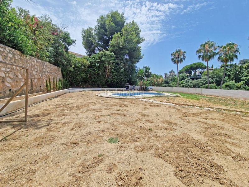 Foto 4e0d9f0d-3134-4adc-8763-c32090f01b0f. Casa proyecto de reforma con un enorme potencial! en Mijas