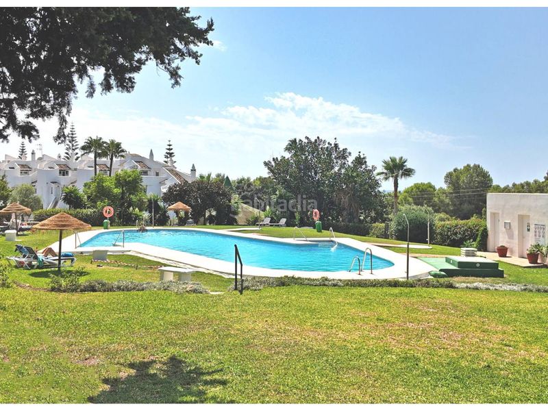 Foto 3cc9da7c-aa65-4196-9e5c-8dba7015c08d. Pis amb calefacció piscina a Calahonda Mijas