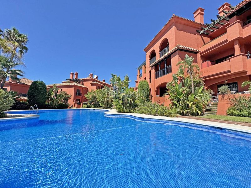 Foto 36b41b81-e355-481e-8cf8-c47c5f022440. Pis amb piscina a Calahonda Mijas