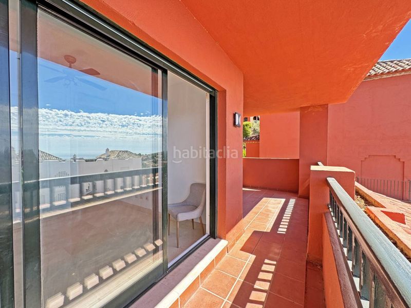 Foto e7bc238a-f52d-46fa-ab15-7244e90e9ca1. Pis amb piscina a Calahonda Mijas