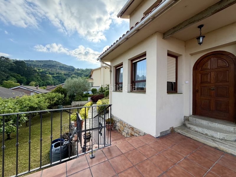 Foto 13430ae5-2a3f-4632-94f6-698bd0310a1c. Casa aparellada amb calefacció a Kalero-Basozelai Basauri