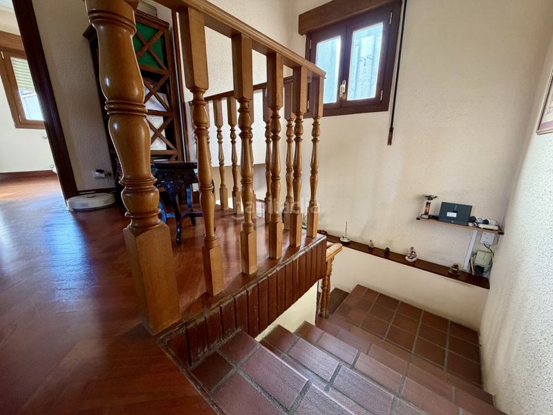 Foto 5d5aa9b2-e8b6-450e-8d0c-bbf9259a8b8d. Casa aparellada amb calefacció a Kalero-Basozelai Basauri
