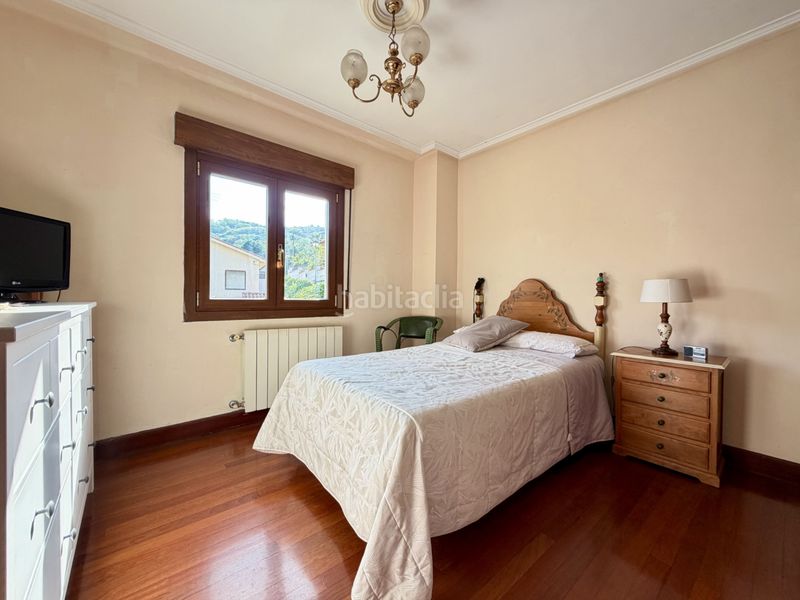 Foto 72831c16-e370-470b-b445-8723b98174fd. Casa aparellada amb calefacció a Kalero-Basozelai Basauri