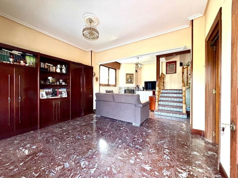 Foto 946d3175-9570-40da-b84f-a6062c818947. Casa aparellada amb calefacció a Kalero-Basozelai Basauri