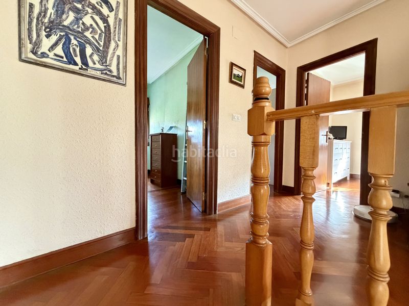 Foto a8b8b709-5aae-4f5c-8f8a-f2fda42bf579. Casa aparellada amb calefacció a Kalero-Basozelai Basauri