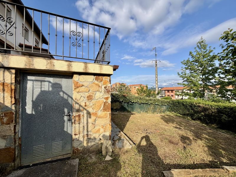 Foto bf9aa95d-caa0-4e66-afa5-5c4334f9153c. Casa aparellada amb calefacció a Kalero-Basozelai Basauri