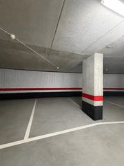 Rent Car parking in Matxitxako kalea 15. Parcela de garaje en alquiler para coche grande.