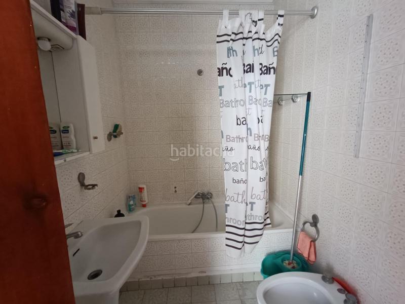 Foto 10502a6d-dcb5-49ab-ba6b-90438539c946. Casa pareada en calle troncon 23 bajo de pareado centro en Fuengirola