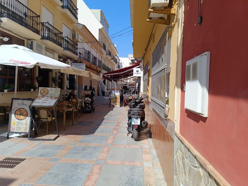 Foto c7a85980-a0ce-4f7e-b97a-2364c9c5e55a. Casa pareada en calle troncon 23 bajo de pareado centro en Fuengirola