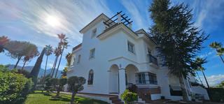 Casa a schiera en Avenida general caffarena 6. Adosado lauro golf