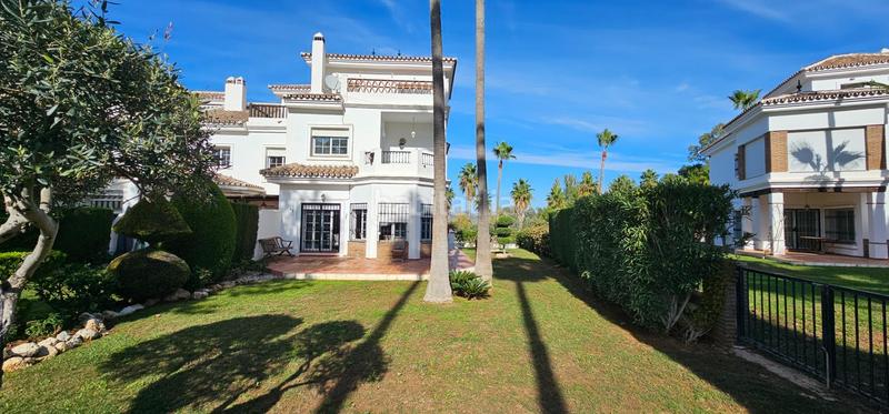 Foto 74c236b6-3776-424b-bf51-bb299457a4c6. Reihenhaus in avenida general caffarena 6 in Buenavista-Lauro Golf Alhaurín de la Torre